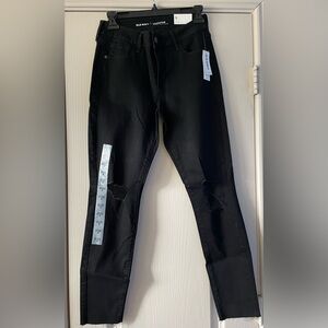 NWT: Old Navy Rockstar mid rise super skinny black jeans, size 8. Ankle length